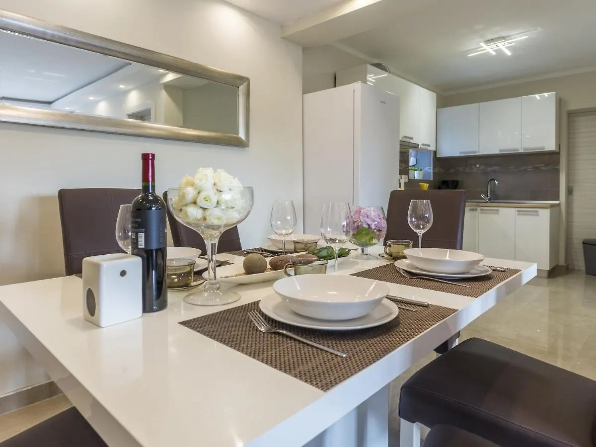 Holiday home Holiday House With Private Pool And Balcony Hreljici