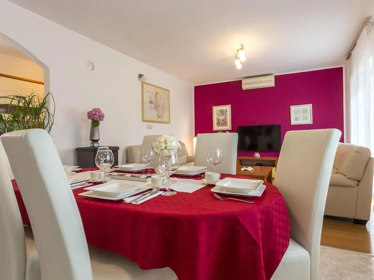 Holiday home Holiday House With Private Pool And Balcony Hreljici