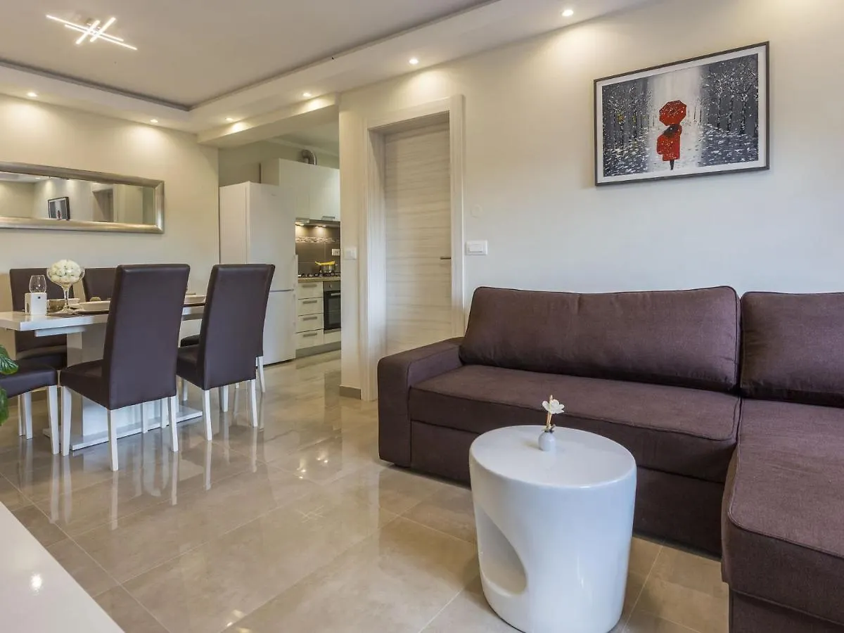 Holiday House With Private Pool And Balcony Hreljici Croatia