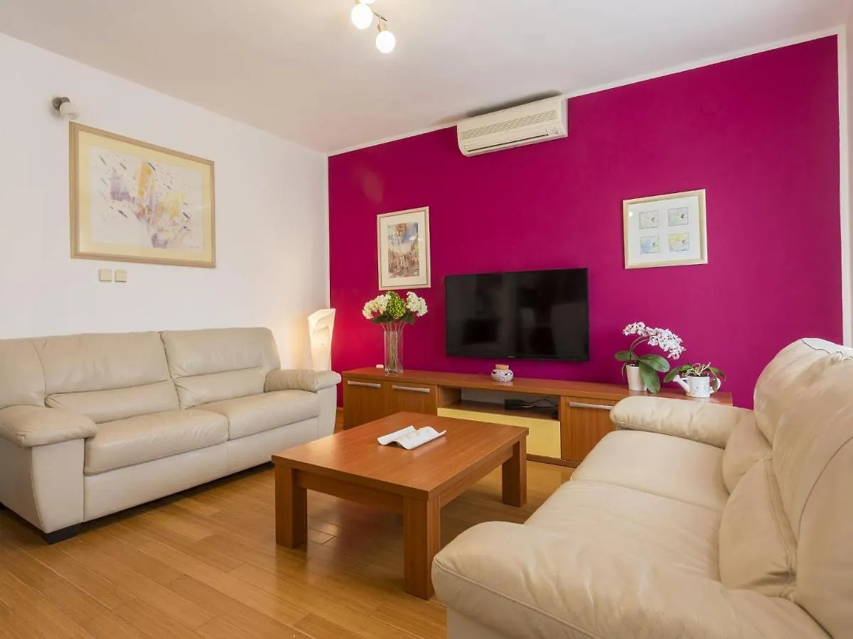 Holiday House With Private Pool And Balcony Hreljici